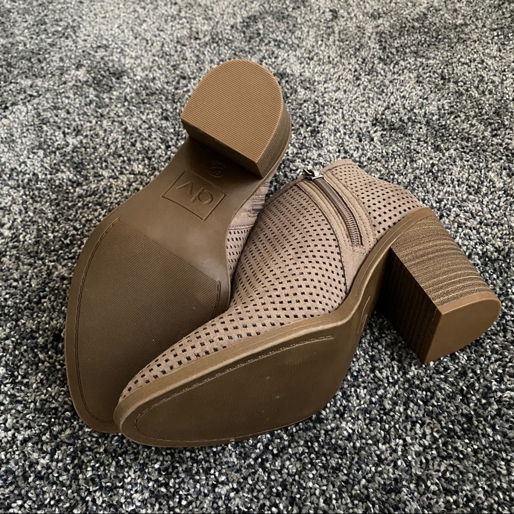 DV Booties - Picture 3 of 4